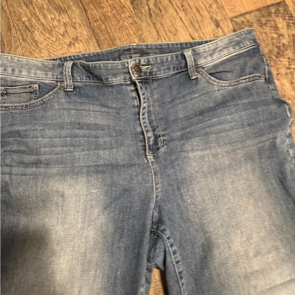 Platimun crop Jeans. Super soft and comfortable. Sz 3 (Sz 16-18) - Picture 4 of 6
